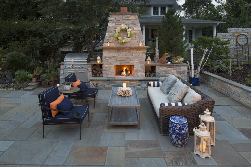 design-outdoor-space-fireplace